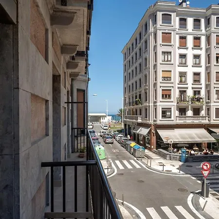 Espacioso, Moderno Y A Pie De Playa Zurriola Appartamento
